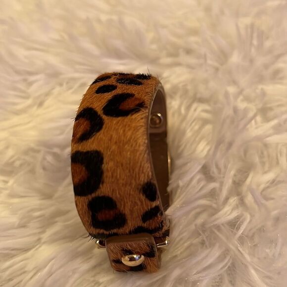 Leopard Print Gold Metal Bracelet - Picture 4 of 8